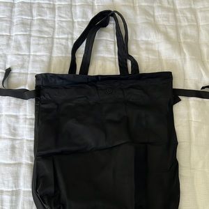 Lululemon tote